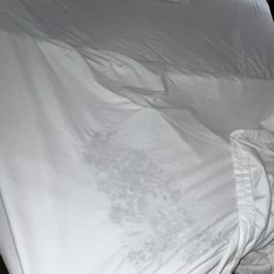 Sleep Inn - Oil stains on sheets