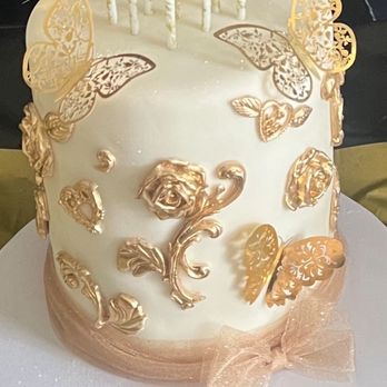 Pink City Cakes - Beautiful gold accented rose and butterfly single tier cake - Custom Cakes Near Me Pink City Cakes - Beautiful gold accented rose and butterfly single tier cake - Custom Cakes Near Me