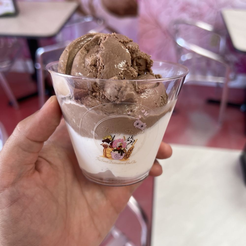 Tasty Treats - Chocolate and vanilla ice cream - Desserts Near Me - Corolla, North Carolina Tasty Treats - Chocolate and vanilla ice cream - Desserts Near Me - Corolla, North Carolina