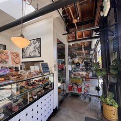 Good Town Doughnuts - Inside