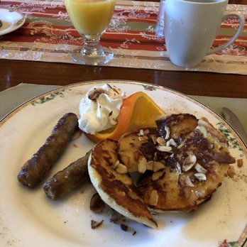Ivy Lodge Bed and Breakfast - Great breakfast! - Hotels Near Me - Newport, Rhode Island