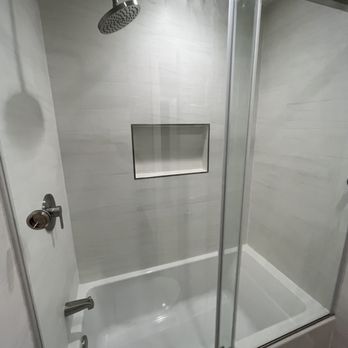 Lux Kitchen and Bath Remodeling - Guest bath shower - General Contractors Near Me - Irvine, California Lux Kitchen and Bath Remodeling - Guest bath shower - General Contractors Near Me - Irvine, California
