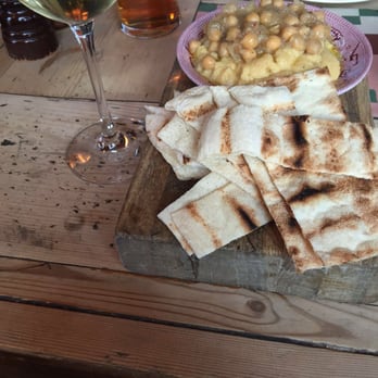 The Bird In Hand - Grilled flatbread with hummus and caramelised onion - Pubs Near Me - London, XGL The Bird In Hand - Grilled flatbread with hummus and caramelised onion - Pubs Near Me - London, XGL