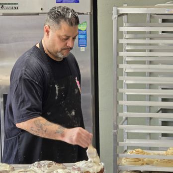 Papi’s Ohana - Using a paintbrush to frost the buns - Pizza Near Me - Lahaina, Hawaii