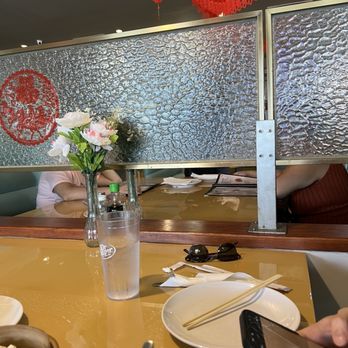 Hong Kong Kitchen - Barricade inbetween booths don't come down all the way so you can hear conversations very clearly - Chinese Near Me - Winter Park, Florida