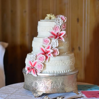 CakeaBakin - Hawaiian inspired wedding cake with piggy toppers - Custom Cakes Near Me CakeaBakin - Hawaiian inspired wedding cake with piggy toppers - Custom Cakes Near Me
