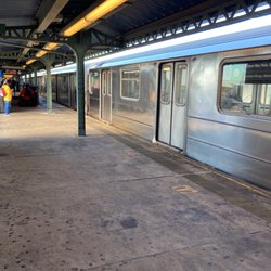 MTA - St Lawrence Avenue Station