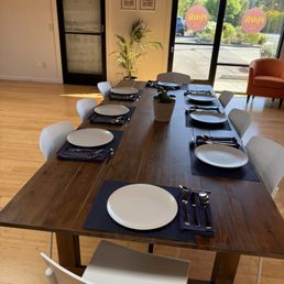 Dining table to eat your meal
