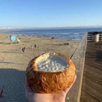 Splash Cafe - Bread Bowl of Clam Chowder - American Near Me - Pismo Beach, California
