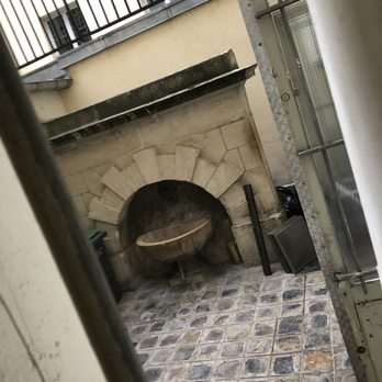 Victoires - Nice view from bathroom - French Near Me - Paris, 75