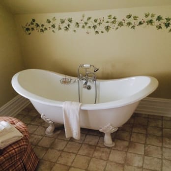 Main Street Inn Llc - Clawfoot Tub - Hotels Near Me - Kutztown, Pennsylvania