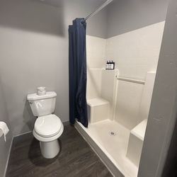 Americana Modern Hotel - Bathroom - includes walk-in shower