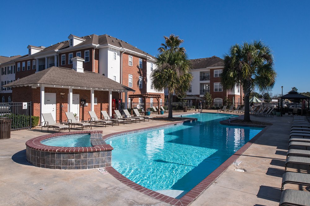 THE QUARTERS Updated September 2024 48 Photos & 25 Reviews 501