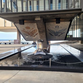 Milwaukee County War Memorial Center - Museums Near Me - Milwaukee, Wisconsin