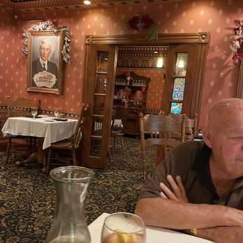 Rose Villa Southern Table & Bar - Comfortable rooms - Southern Near Me - Ormond Beach, Florida