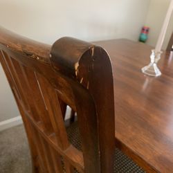 Moving Kings - Damaged chair