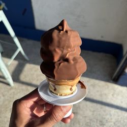 Dreamette Ice Cream Springfield - Dipped cone
