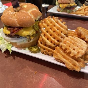 Buzz Inn Steakhouse & Lounge - Steakhouses Near Me - Wenatchee, Washington