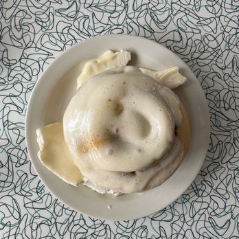Davies' Chuck Wagon Diner - Cinnamon Roll - Diners Near Me - Lakewood, Colorado