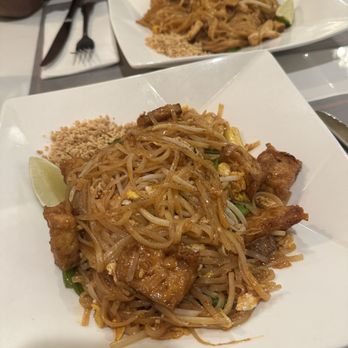 Phattra Thai Restaurant - Pad Thai w/ tofu - Thai Near Me - Metuchen, New Jersey Phattra Thai Restaurant - Pad Thai w/ tofu - Thai Near Me - Metuchen, New Jersey