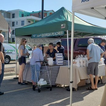 Oconomowoc Farmers market - The only vendor with a line. - Farmers Market Near Me - Oconomowoc, Wisconsin Oconomowoc Farmers market - The only vendor with a line. - Farmers Market Near Me - Oconomowoc, Wisconsin