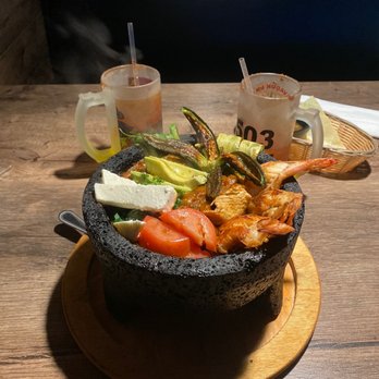 El Cuscatleco restaurant - El Trio Molcajetes - Salvadoran Near Me - Bakersfield, California El Cuscatleco restaurant - El Trio Molcajetes - Salvadoran Near Me - Bakersfield, California