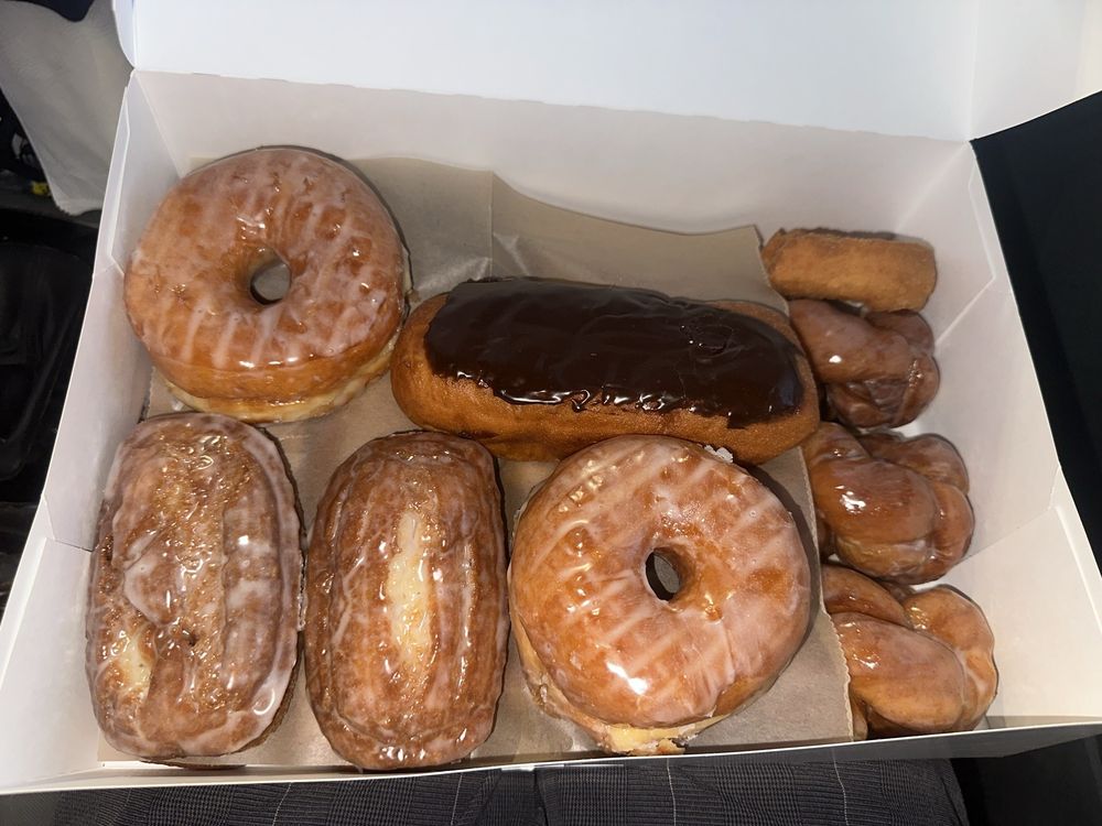 The Doughnut House Logo