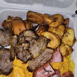 Terra Nossa - Garlic Steak with yellow rice, chicken, plantains and sweet potatoes. Also came with fresh pineapple and watermelon.