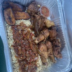 Dry rice, fried chicken and sweet plantains.