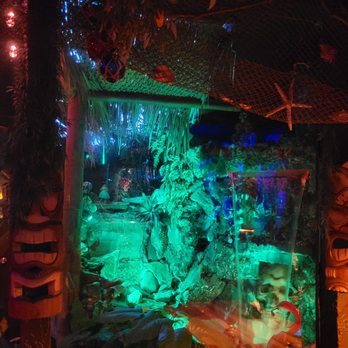 Da Tiki Hut - A picture of the water fountain on the other side of the glass. - Hawaiian Near Me - Tacoma, Washington