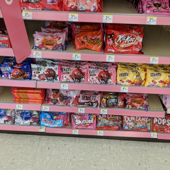Walgreens - Lots of Valentine's Day candy - Drugstores Near Me - Dallas, Texas