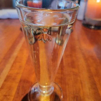 Hillstone Restaurant - Look at the bee on this glass! - New American Near Me - Denver, Colorado Hillstone Restaurant - Look at the bee on this glass! - New American Near Me - Denver, Colorado