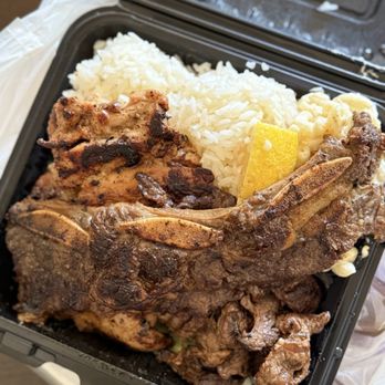 Top Restaurant - Hawaiian short ribs and chicken combo - Indonesian Near Me - Pasadena, California