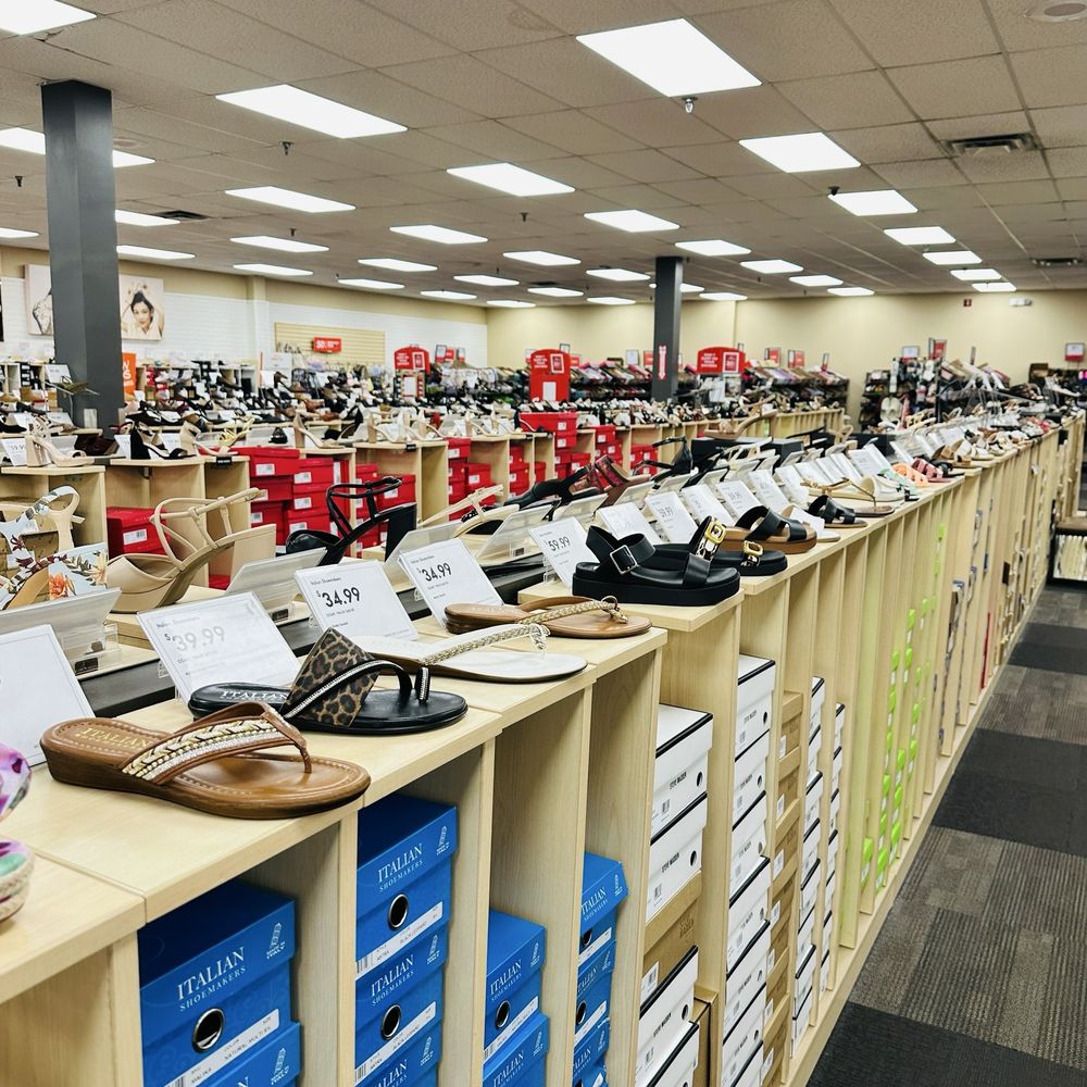 DSW Designer Shoe Warehouse - Shoe Stores Near Me - Germantown, Tennessee