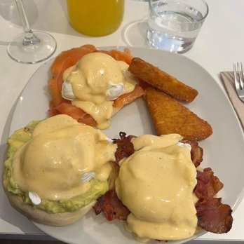Carmencita - Eggs Benedict yummmy - Modern European Near Me - Madrid, M