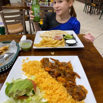 El jalapeño - a little girl sitting at a table with a plate of food - Mexican Near Me - Hamilton Township, New Jersey El jalapeño - a little girl sitting at a table with a plate of food - Mexican Near Me - Hamilton Township, New Jersey