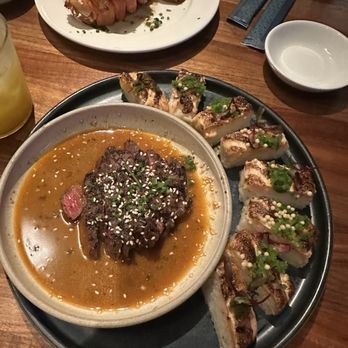 Earls Kitchen + Bar - Steak Sushi - New American Near Me - Boston, Massachusetts