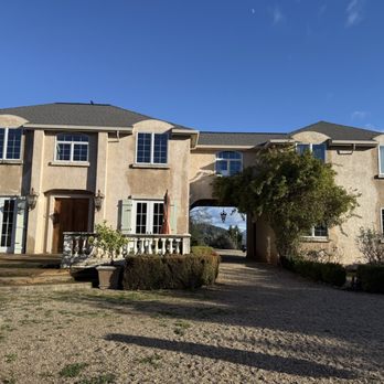 Cu Dona Winery - Wine Tasting Room Near Me - Cloverdale, California