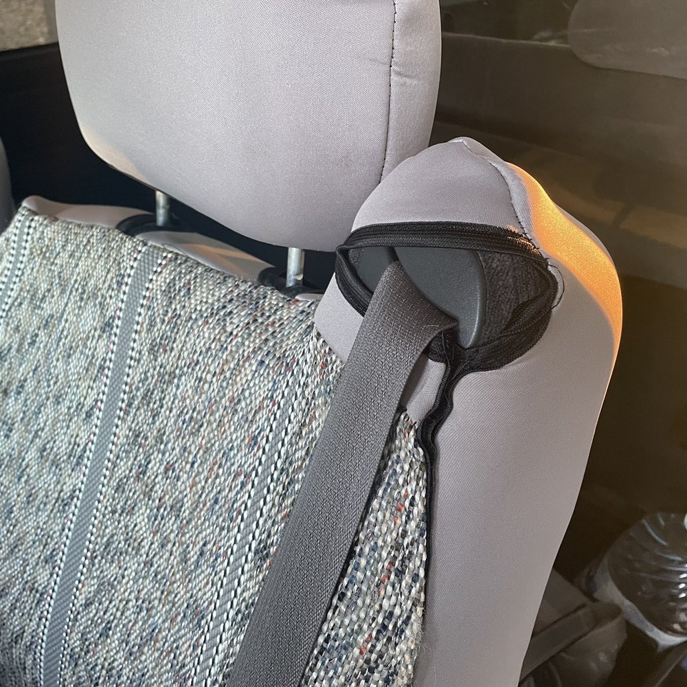 Seatbelt opening and pocket. Seatbelt opening and pocket.