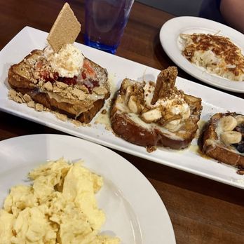Honeybear Cafe - Trio French Toast Flight - Breakfast & Brunch Near Me - Chicago, Illinois