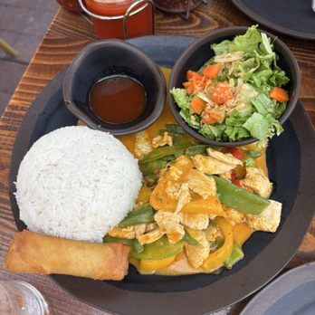 Sophia's Thai Bar & Kitchen - T-7 Red Curry Stir Fry* - Thai Near Me - Davis, California Sophia's Thai Bar & Kitchen - T-7 Red Curry Stir Fry* - Thai Near Me - Davis, California