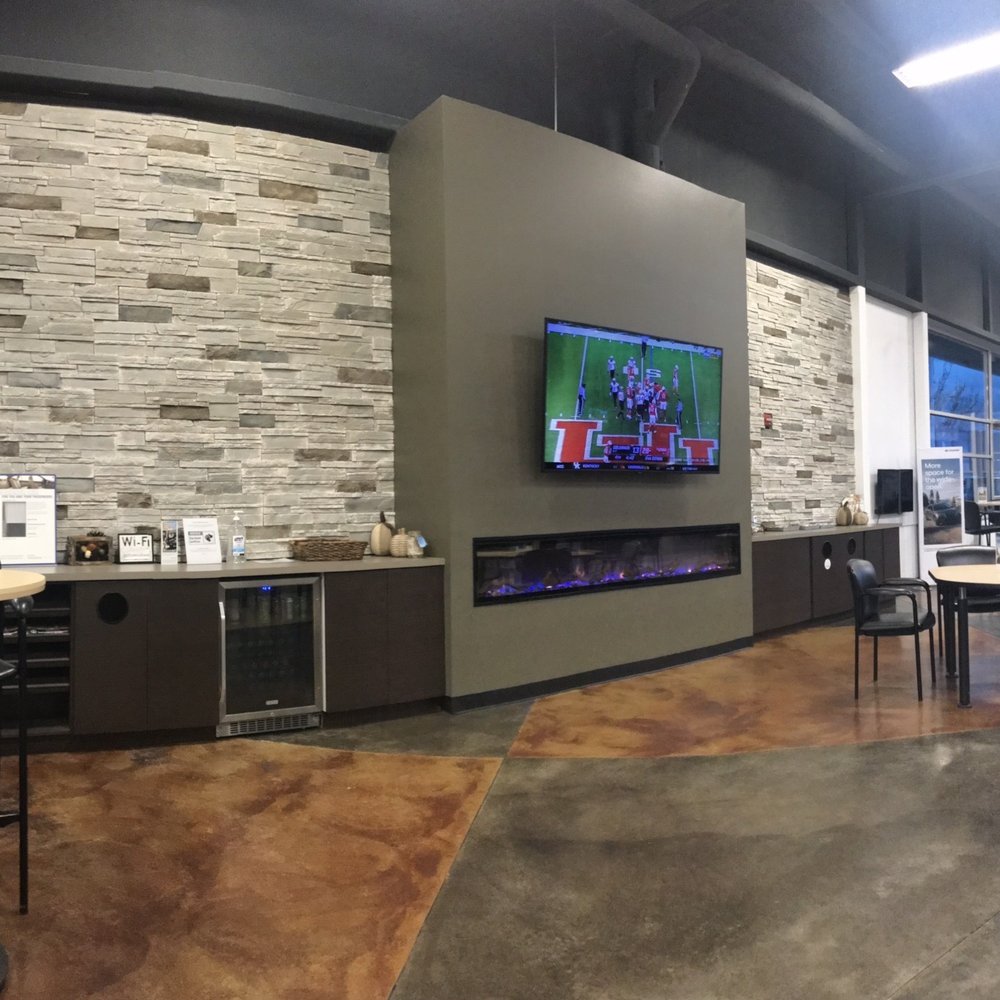 Midway Hyundai - Waiting area - Car Dealers Near Me - Post Falls, Idaho