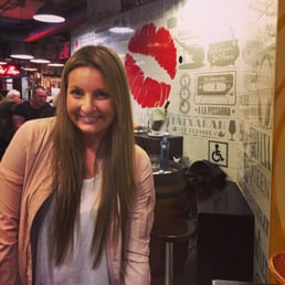Here's a pic of my girl inside the place. Very nicely decorated. Here's a pic of my girl inside the place. Very nicely decorated.