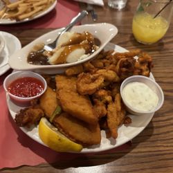 Oaks Restaurant - Lively Combo with all the fried seafood with green beans & mashed potatoes