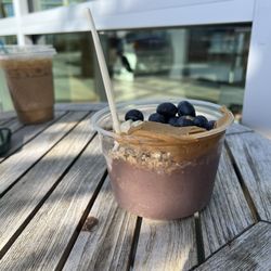 Mālama Cafe - Açaí Bowl