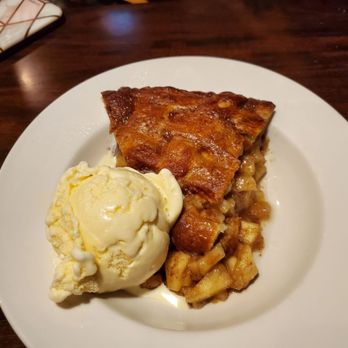 Citizens Grill - Yummy Classic Apple Pie w/a scoop of Vanilla Blue Bell ice cream. - American Near Me - Conroe, Texas