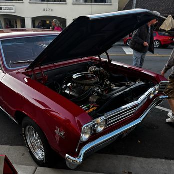 Curbside Eatery & Drinkery - Classic car night in La Mesa. - New American Near Me - La Mesa, California