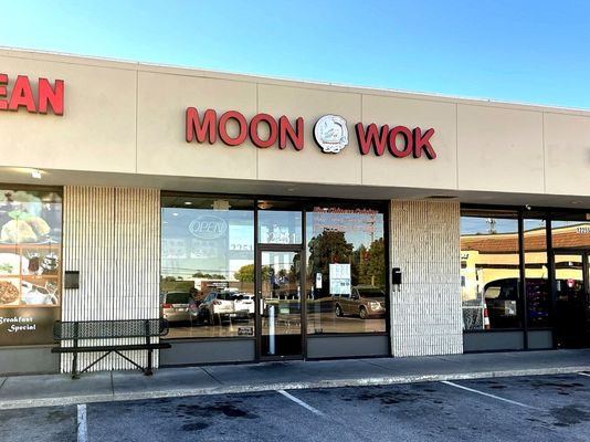Moon wok by null