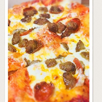 Mulligans - a closeup of a pizza - American Near Me - Lebanon, Ohio Mulligans - a closeup of a pizza - American Near Me - Lebanon, Ohio
