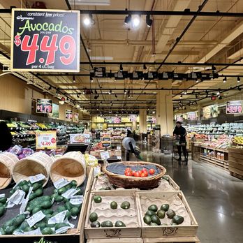 Wegmans - produce - Grocery Near Me - Alexandria, Virginia